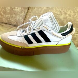 Women’s Ivy Park Sneaker - Size 9 NWT